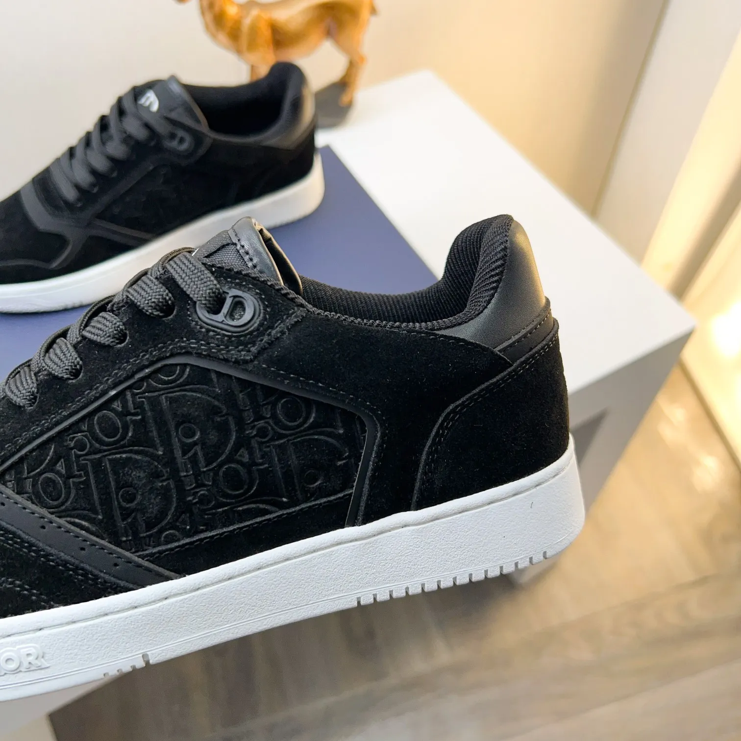 Men's Men's Shoes 💰400 [New] 🦩🦩Dior - Low-top sneakers 2025 spring men's collection new arrivals [Celebrate][Celebrate][Celebrate], reinterpret the basketball shoe design and become a classic Dior item [Strong][Strong][Strong], crafted in black and cream white smooth cowhide with beige suede, leather display on the side The CD logo, tongue, sole and back side are decorated with various distinctive details to enhance the style[666][666], while eyelet details, topstitching and rubber panels highlight the dynamic charm of its athletic style[strong][strong][strong]. It has a two-color rubber sole, which can be matched with various clothing to create a refined look. Size: 38 to 44 (45 can be customized